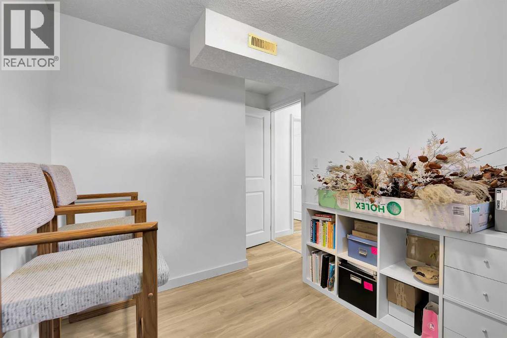 4115 Bowlen Street NW, Calgary, Alberta  T2L 1P8 - Photo 37 - A2299313