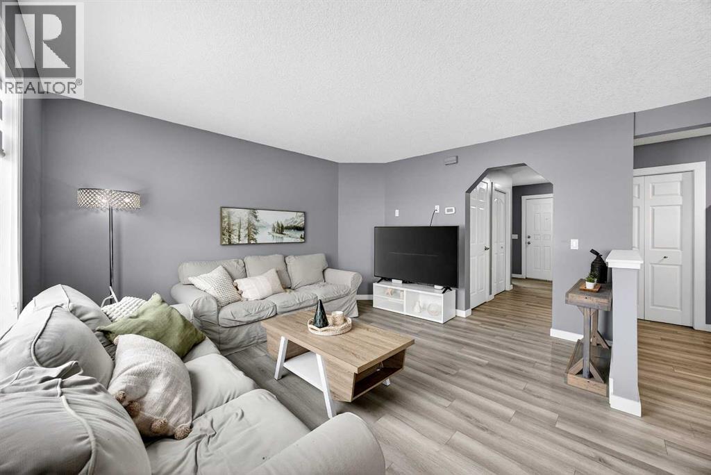 237 Willowbrook Close NW, Airdrie, Alberta  T4B 2J6 - Photo 6 - A2298647