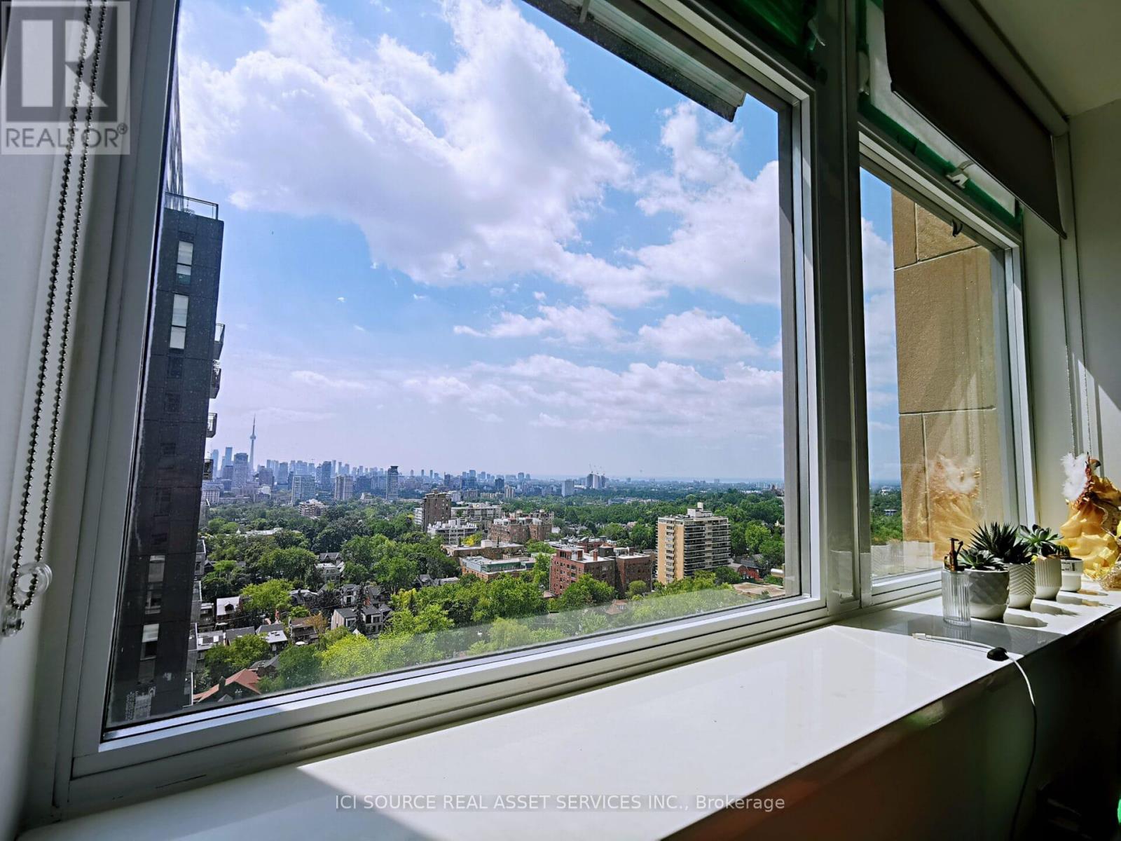 1608 - 111 St Clair Avenue W, Toronto, Ontario  M4V 1N5 - Photo 11 - C12974854