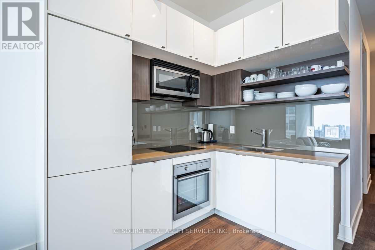 1608 - 111 St Clair Avenue W, Toronto, Ontario  M4V 1N5 - Photo 3 - C12974854