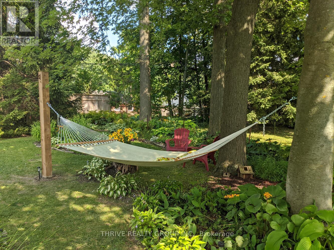 22 Thorncrest Crescent, London South (South D), Ontario  N6J 1K3 - Photo 4 - X12974800