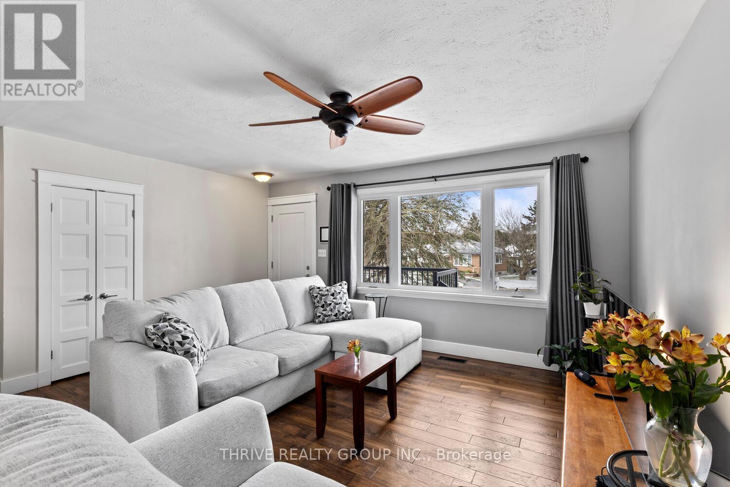 22 Thorncrest Crescent, London South (South D), Ontario  N6J 1K3 - Photo 5 - X12974800