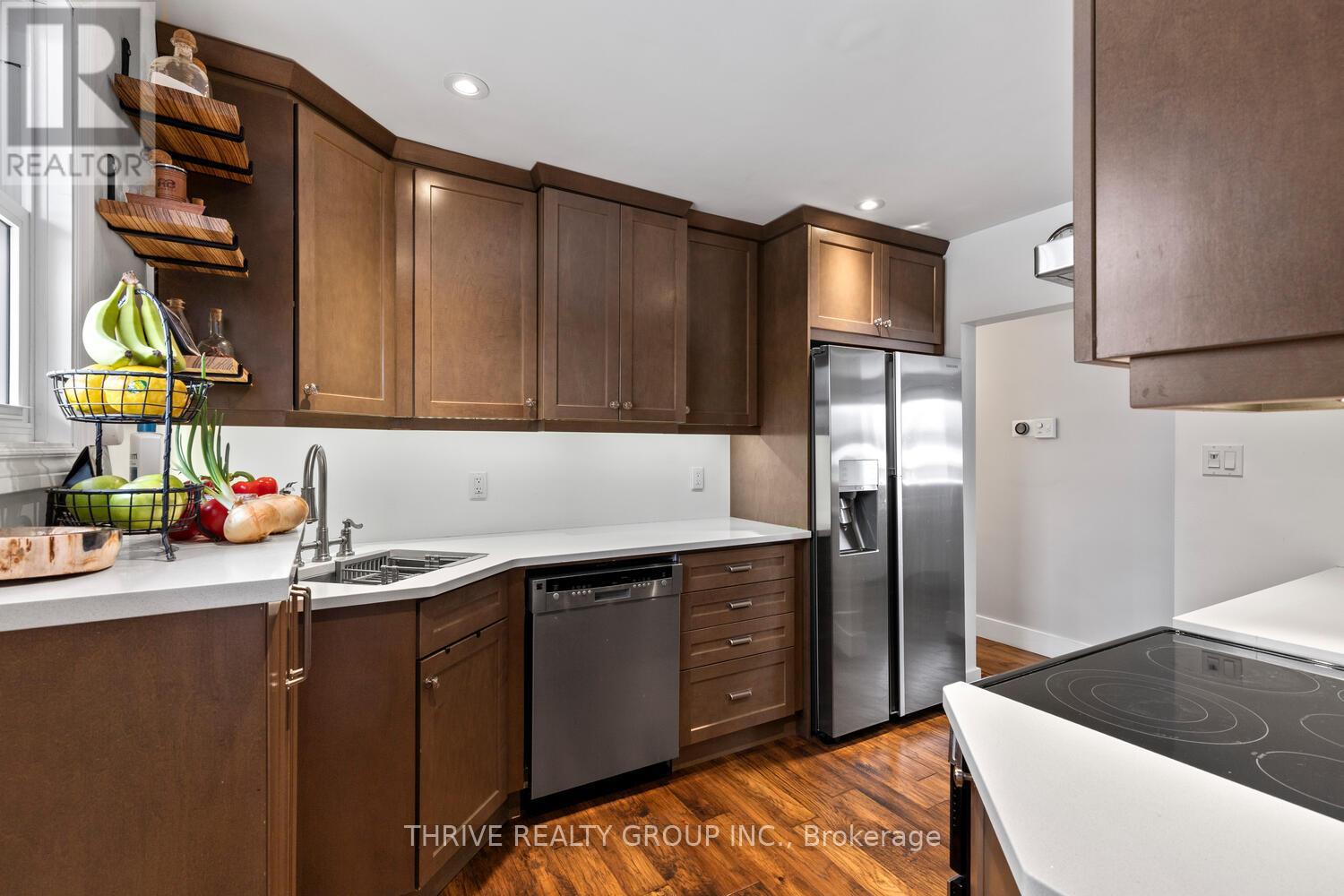 22 Thorncrest Crescent, London South (South D), Ontario  N6J 1K3 - Photo 6 - X12974800