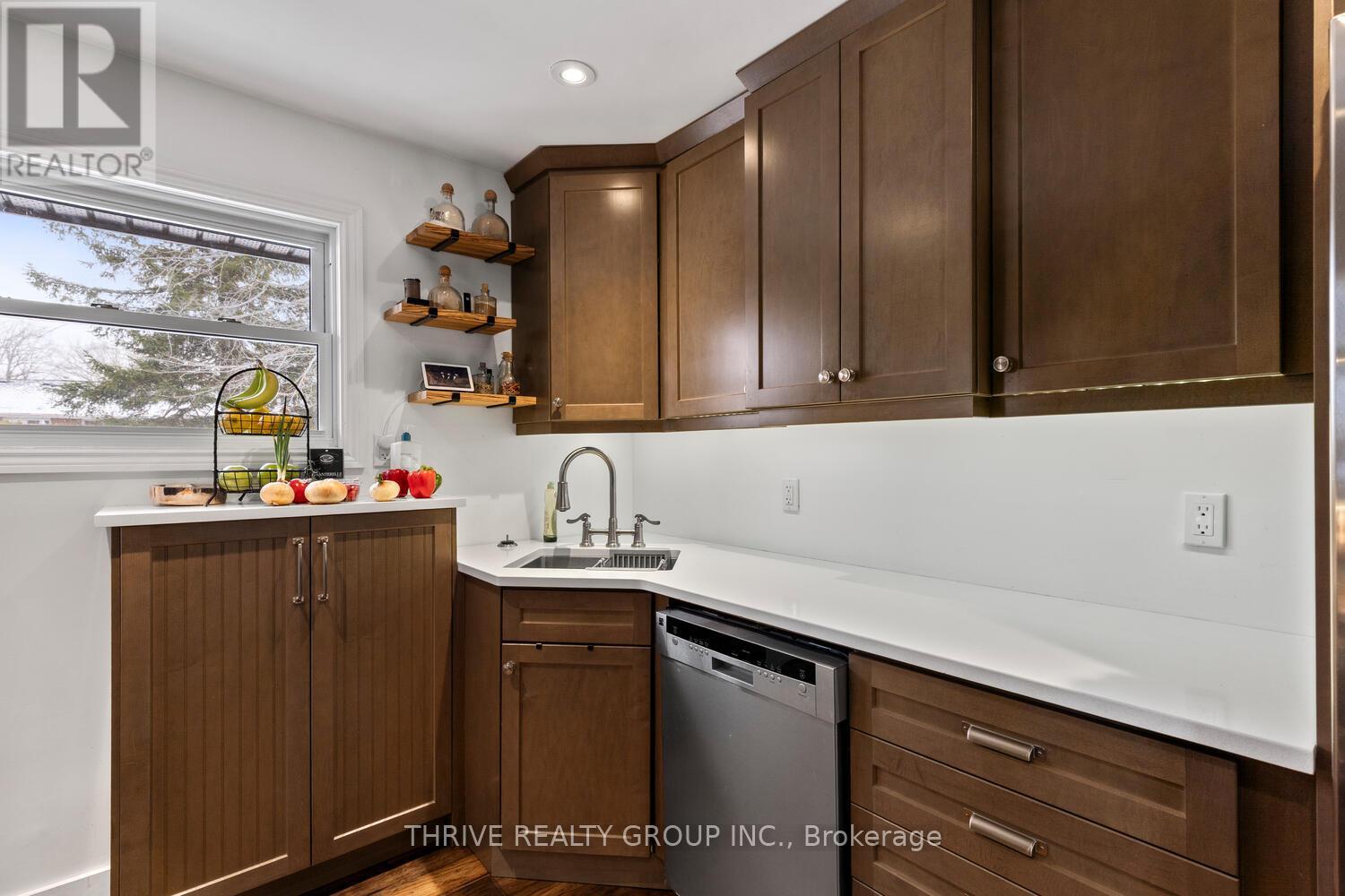 22 Thorncrest Crescent, London South (South D), Ontario  N6J 1K3 - Photo 7 - X12974800