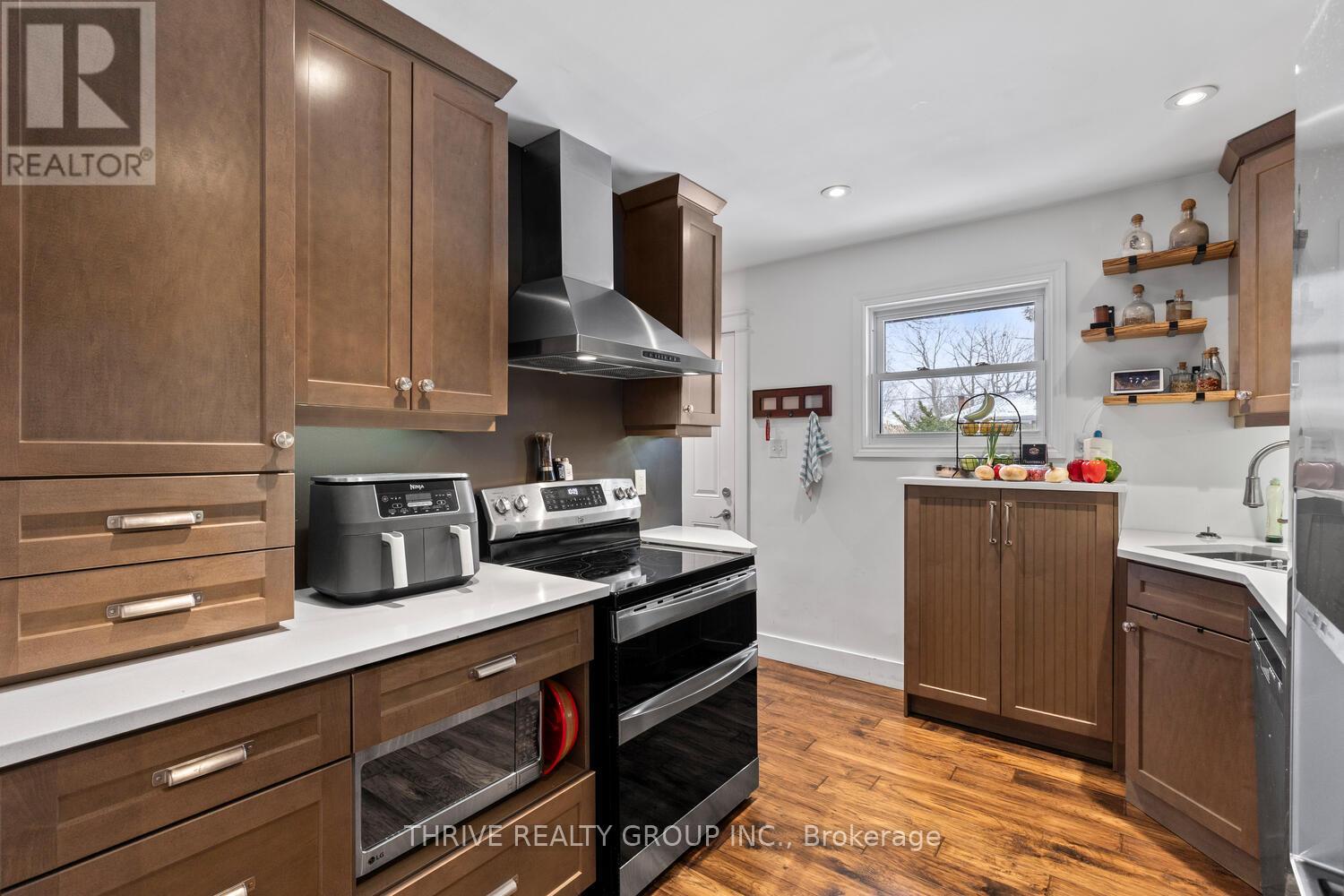 22 Thorncrest Crescent, London South (South D), Ontario  N6J 1K3 - Photo 8 - X12974800