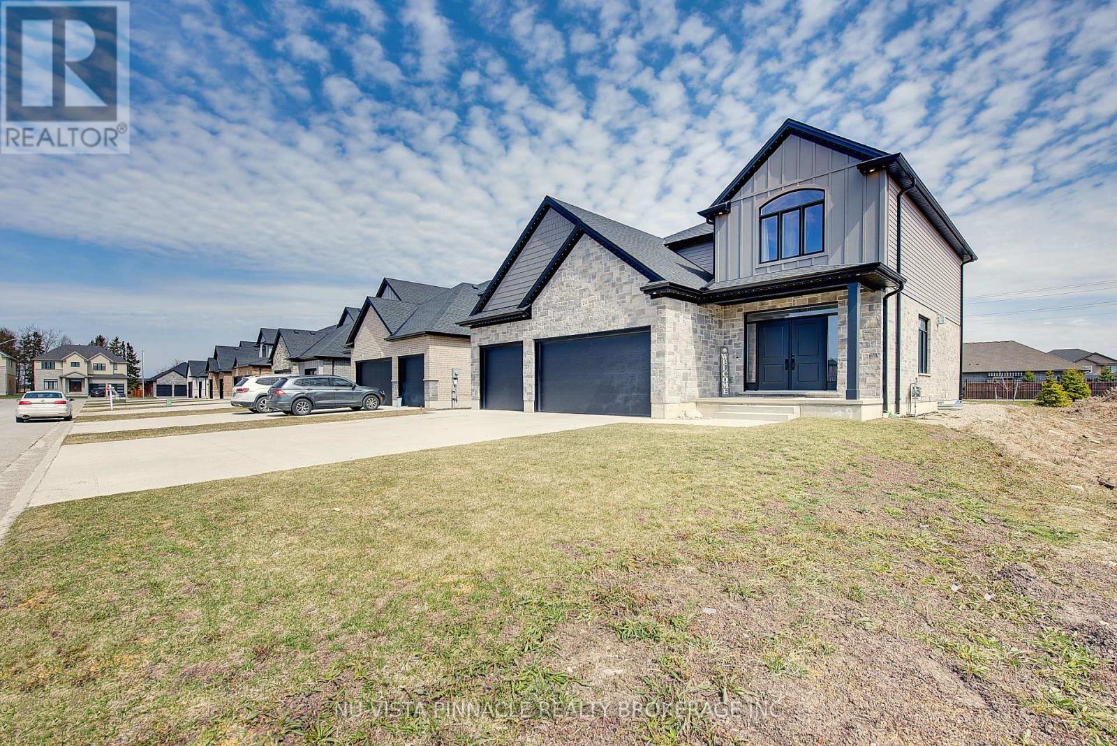 24 Kelly Drive, Zorra (Thamesford), Ontario  N0M 2M0 - Photo 2 - X12974880