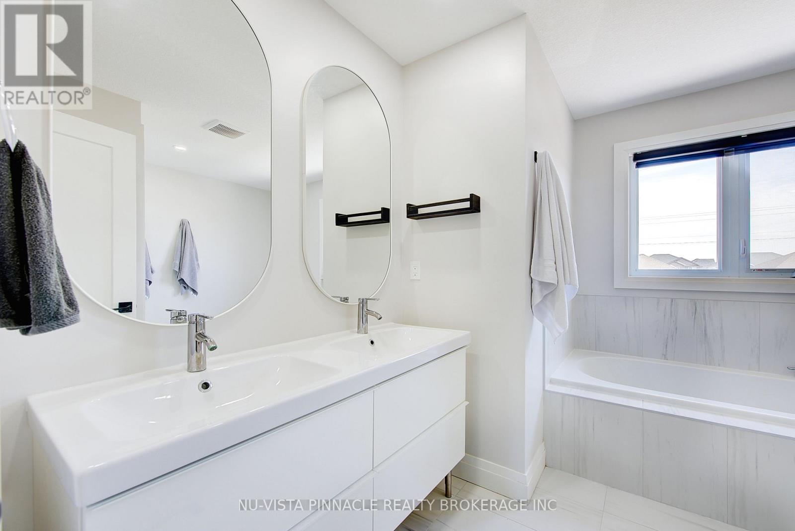 24 Kelly Drive, Zorra (Thamesford), Ontario  N0M 2M0 - Photo 23 - X12974880