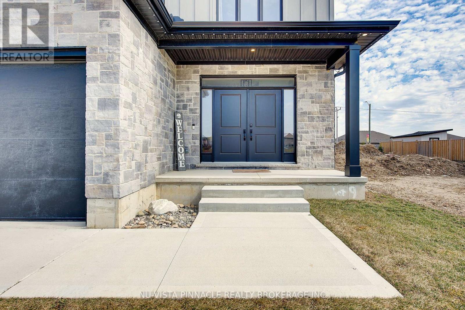 24 Kelly Drive, Zorra (Thamesford), Ontario  N0M 2M0 - Photo 3 - X12974880