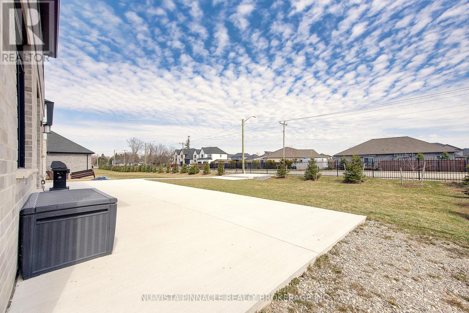 24 Kelly Drive, Zorra (Thamesford), Ontario  N0M 2M0 - Photo 34 - X12974880