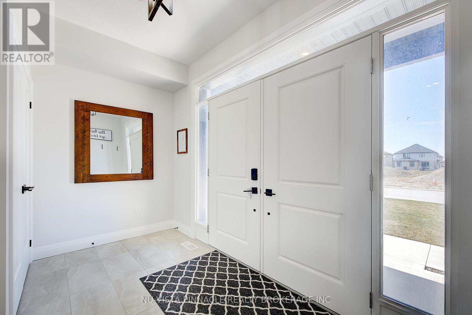 24 Kelly Drive, Zorra (Thamesford), Ontario  N0M 2M0 - Photo 4 - X12974880