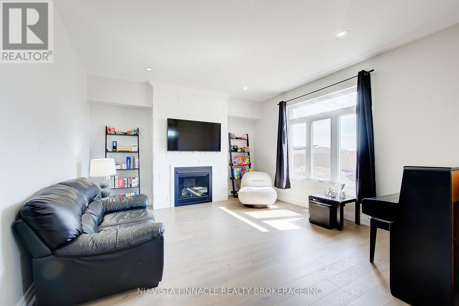 24 Kelly Drive, Zorra (Thamesford), Ontario  N0M 2M0 - Photo 6 - X12974880