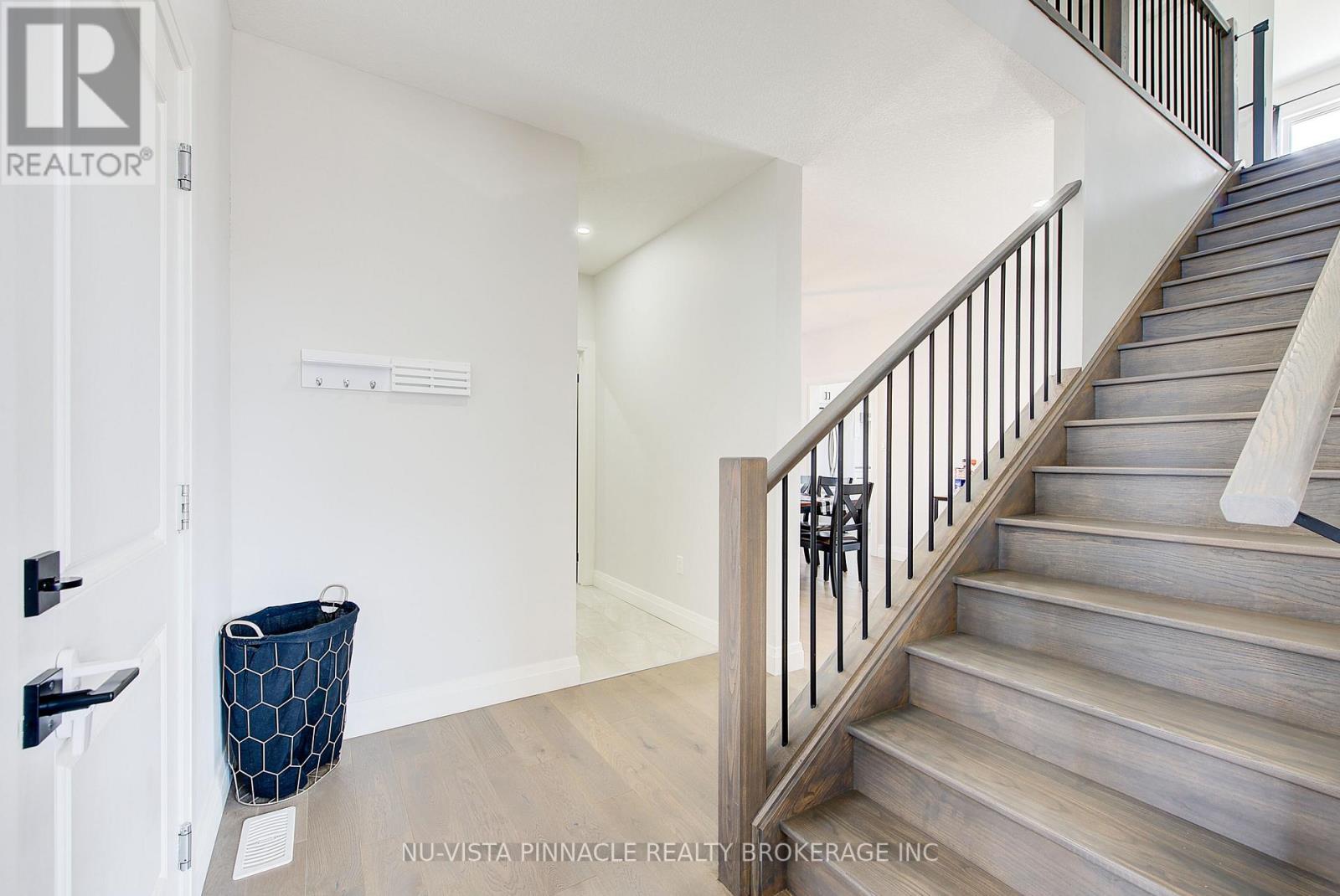 24 Kelly Drive, Zorra (Thamesford), Ontario  N0M 2M0 - Photo 7 - X12974880