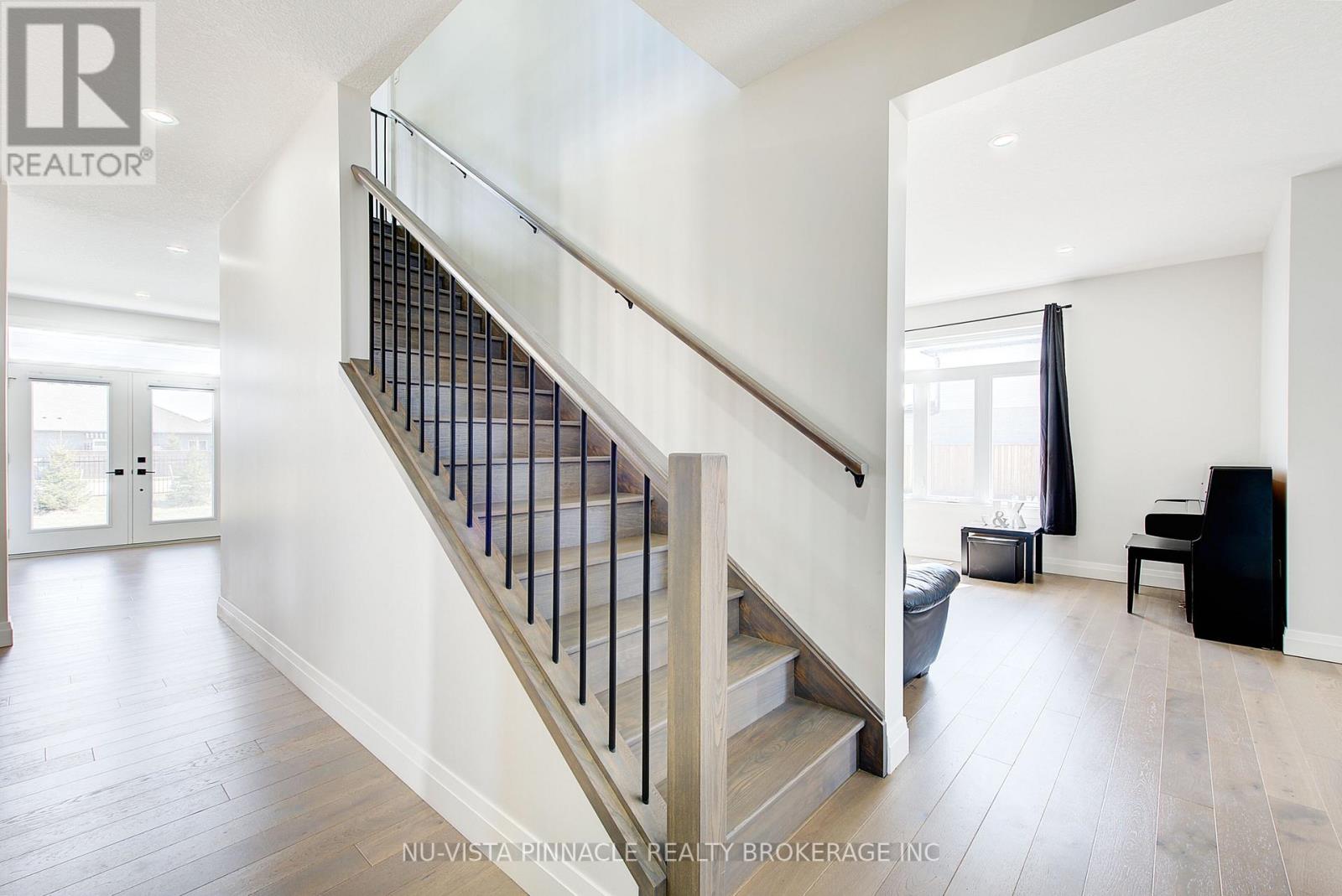 24 Kelly Drive, Zorra (Thamesford), Ontario  N0M 2M0 - Photo 8 - X12974880