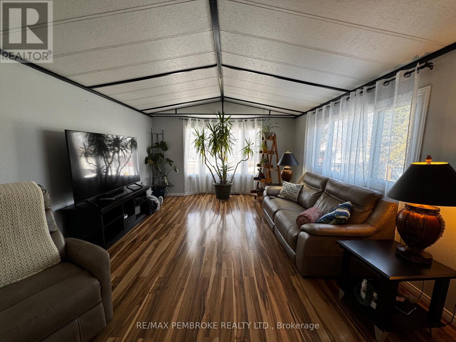 105 Pinehurst Estates, Petawawa, Ontario  K8H 2H2 - Photo 10 - X12974870