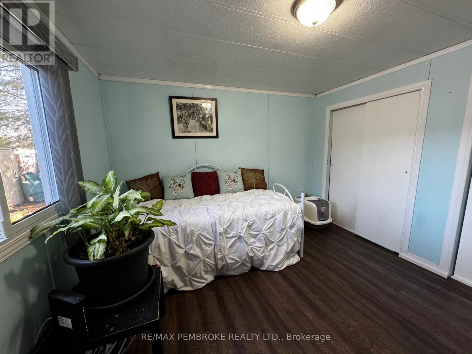 105 Pinehurst Estates, Petawawa, Ontario  K8H 2H2 - Photo 13 - X12974870