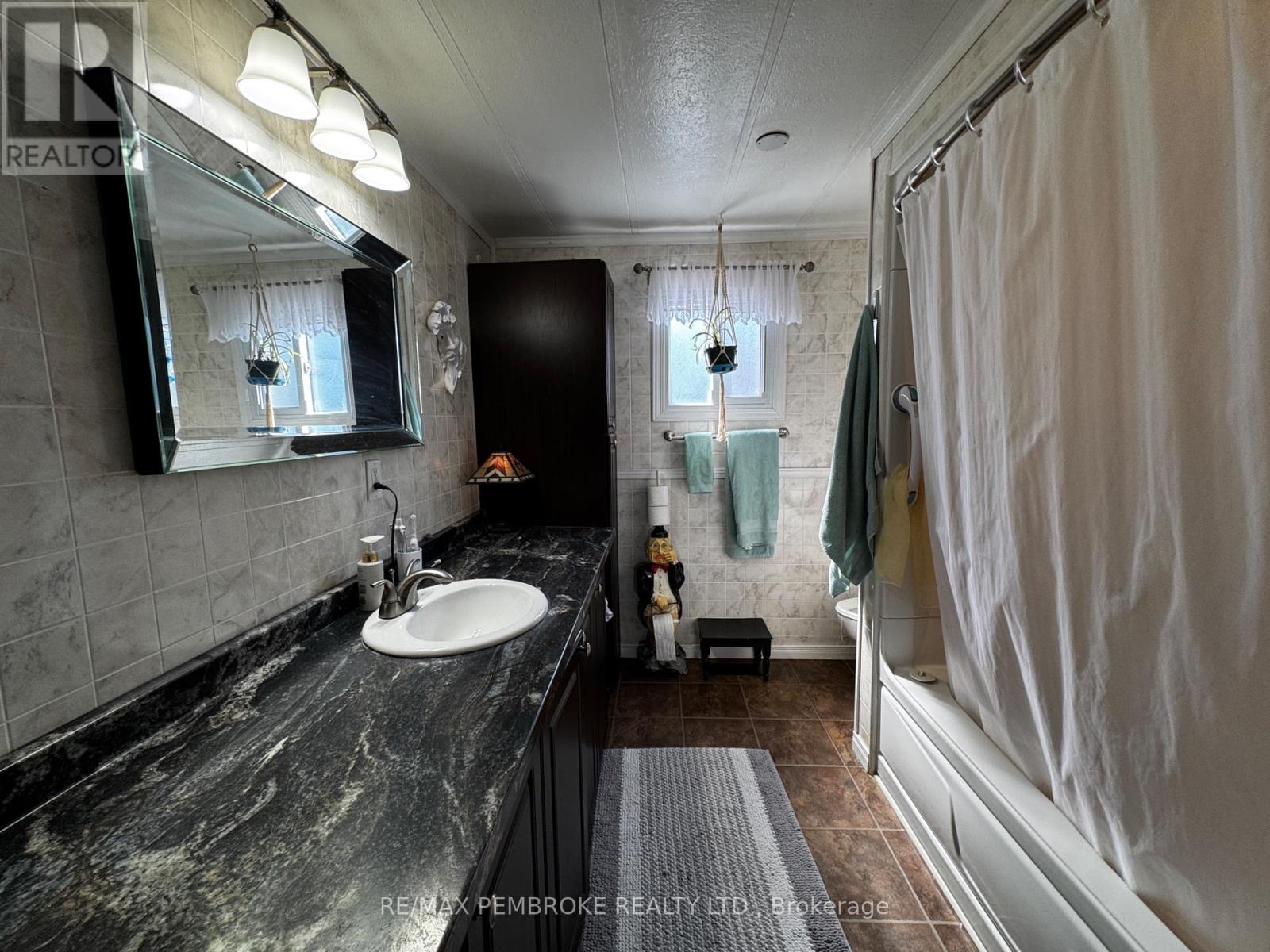 105 Pinehurst Estates, Petawawa, Ontario  K8H 2H2 - Photo 15 - X12974870