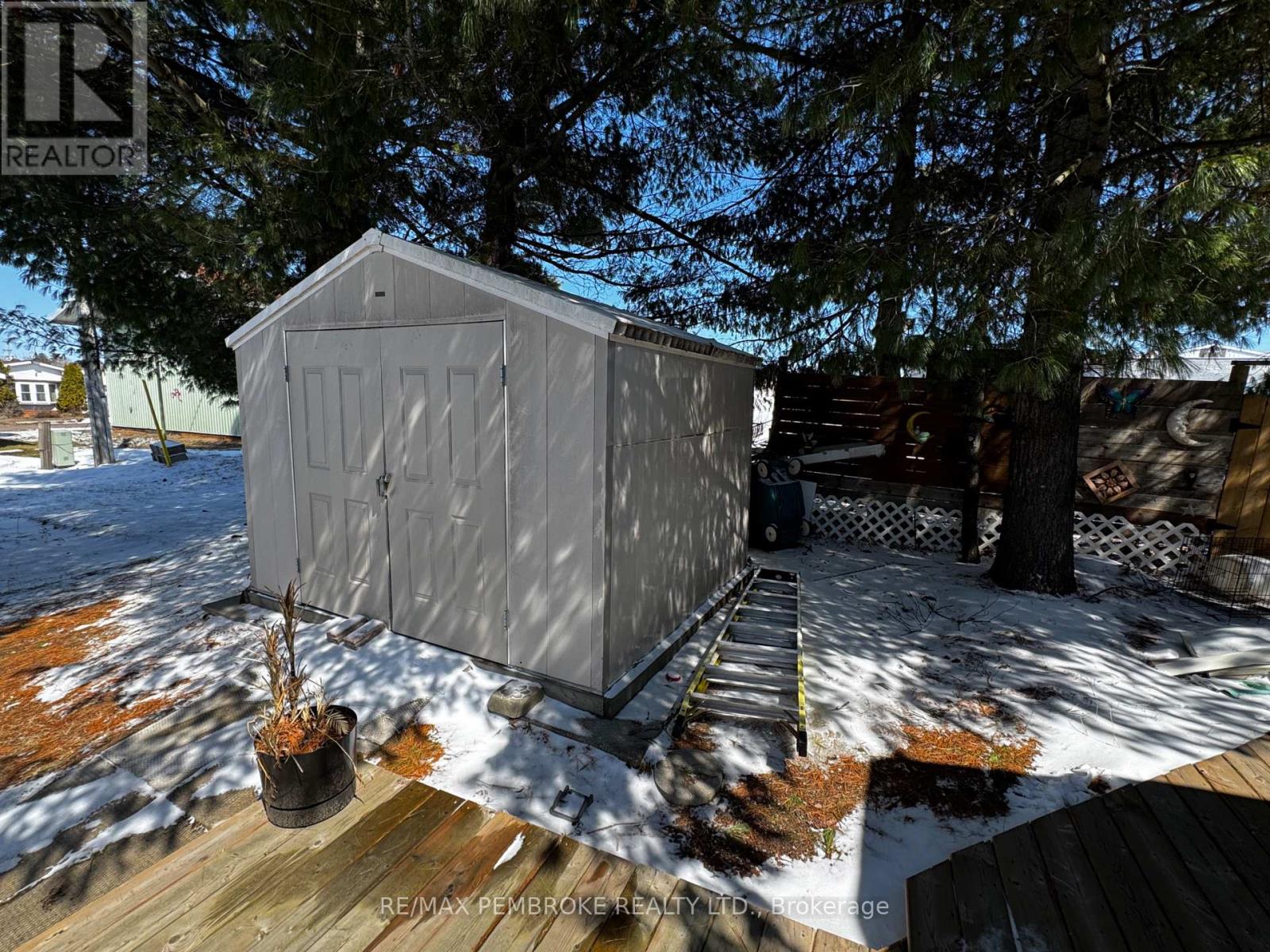 105 Pinehurst Estates, Petawawa, Ontario  K8H 2H2 - Photo 17 - X12974870