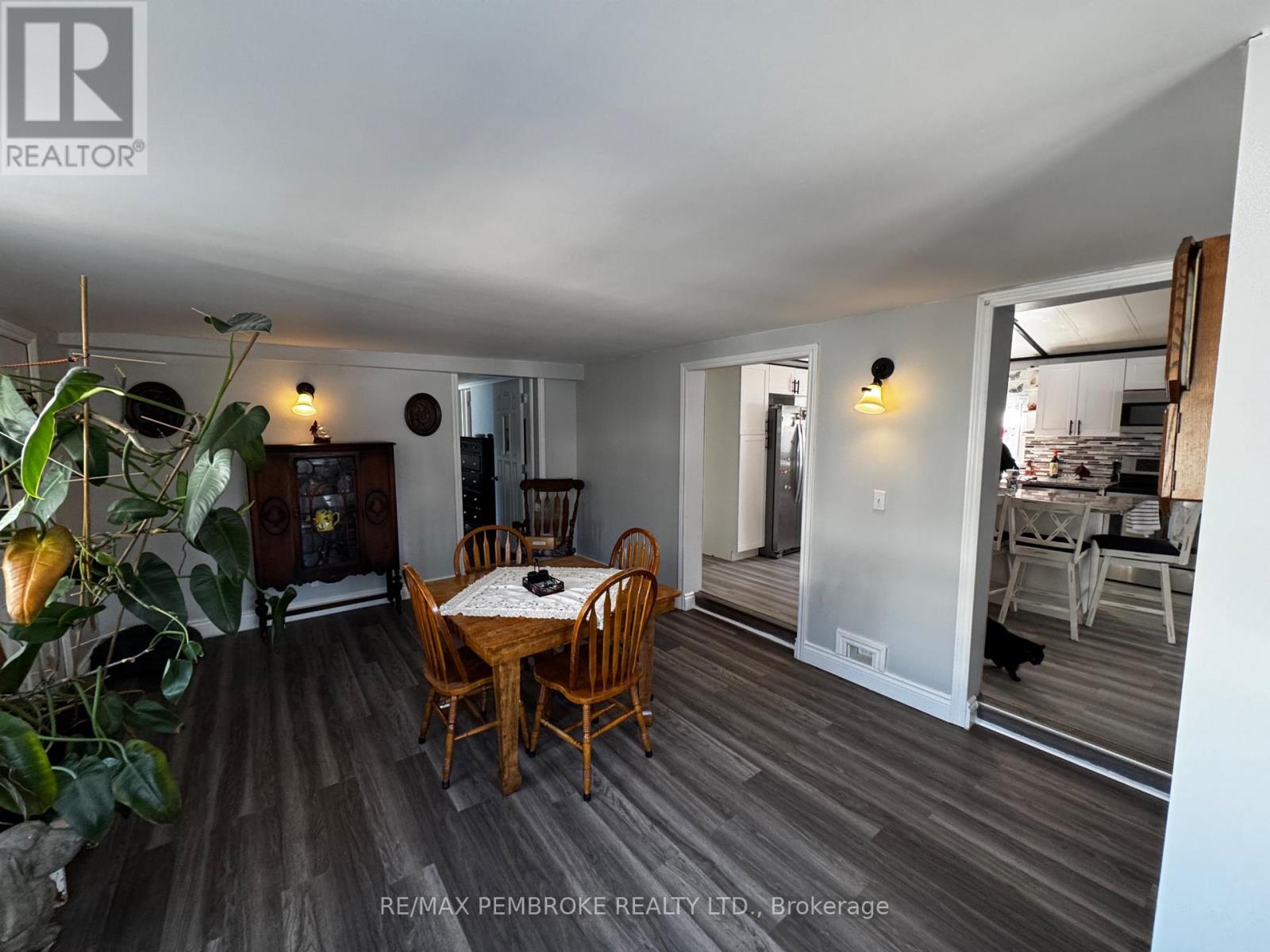 105 Pinehurst Estates, Petawawa, Ontario  K8H 2H2 - Photo 3 - X12974870