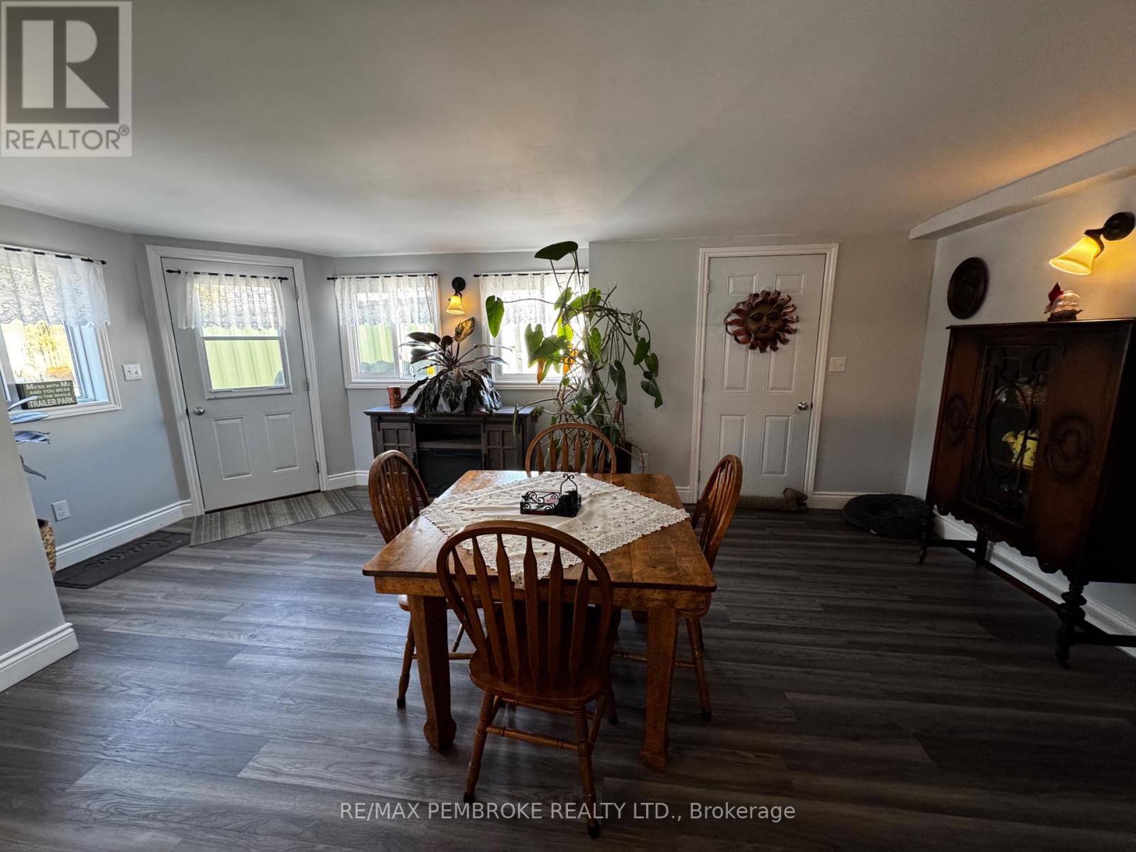 105 Pinehurst Estates, Petawawa, Ontario  K8H 2H2 - Photo 4 - X12974870