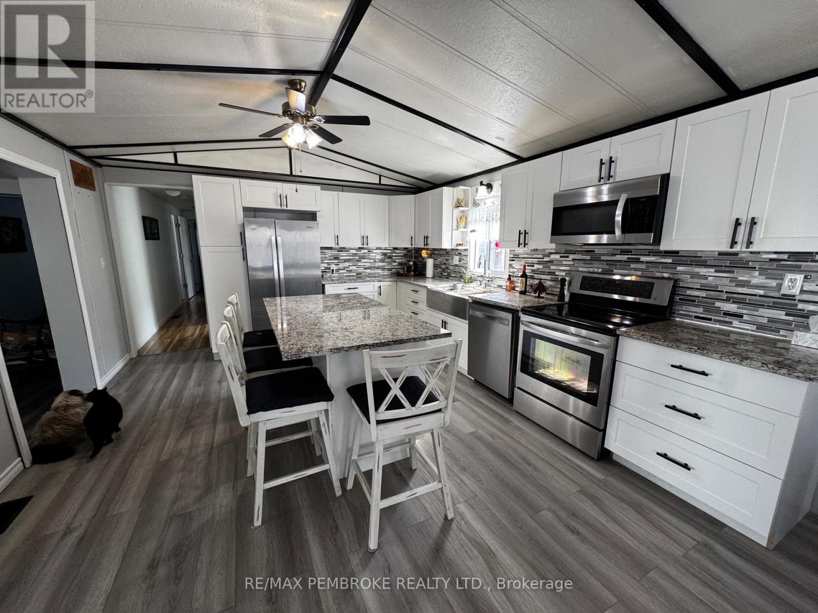 105 Pinehurst Estates, Petawawa, Ontario  K8H 2H2 - Photo 7 - X12974870