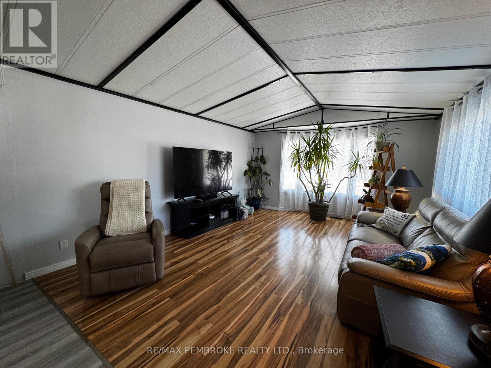 105 Pinehurst Estates, Petawawa, Ontario  K8H 2H2 - Photo 9 - X12974870