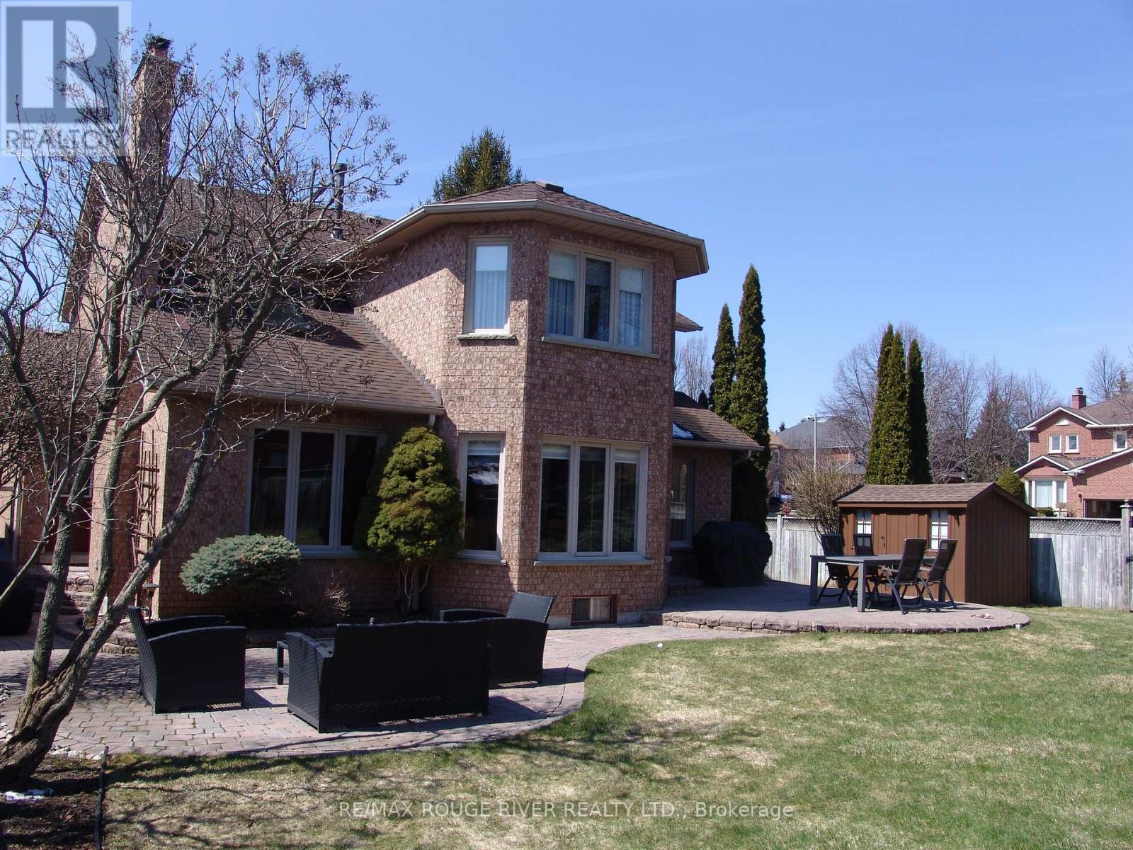 60 Emmett Place, Whitby, Ontario  L1R 2B4 - Photo 2 - E12974824