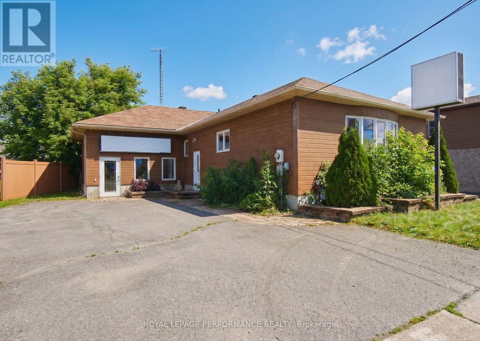 921 NOTRE DAME STREET, Russell, Ontario