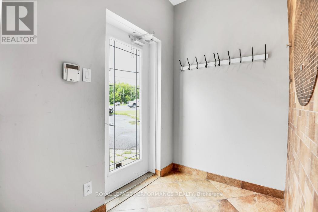 921 Notre Dame Street, Russell, Ontario  K0A 1W0 - Photo 3 - X12974814