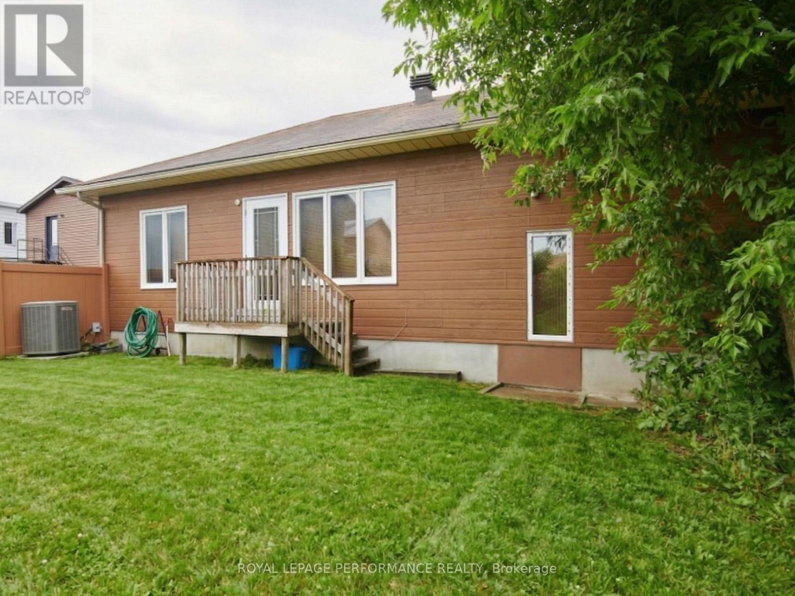 921 Notre Dame Street, Russell, Ontario  K0A 1W0 - Photo 31 - X12974814