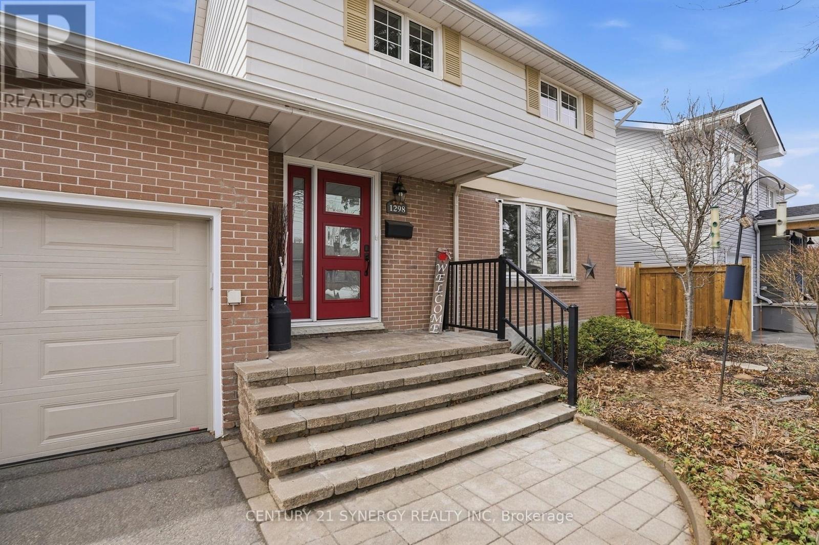 1298 Woodside Drive, Ottawa, Ontario K2C 2G9 - Photo 2 - X12974836