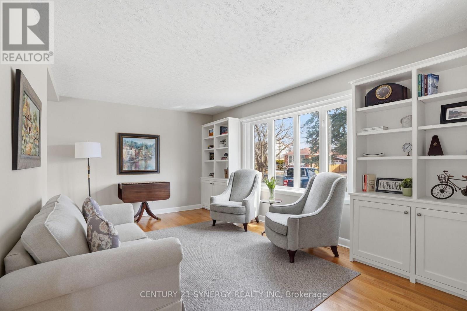 1298 Woodside Drive, Ottawa, Ontario K2C 2G9 - Photo 4 - X12974836