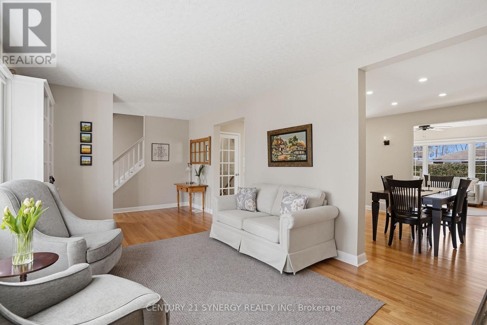 1298 Woodside Drive, Ottawa, Ontario K2C 2G9 - Photo 5 - X12974836