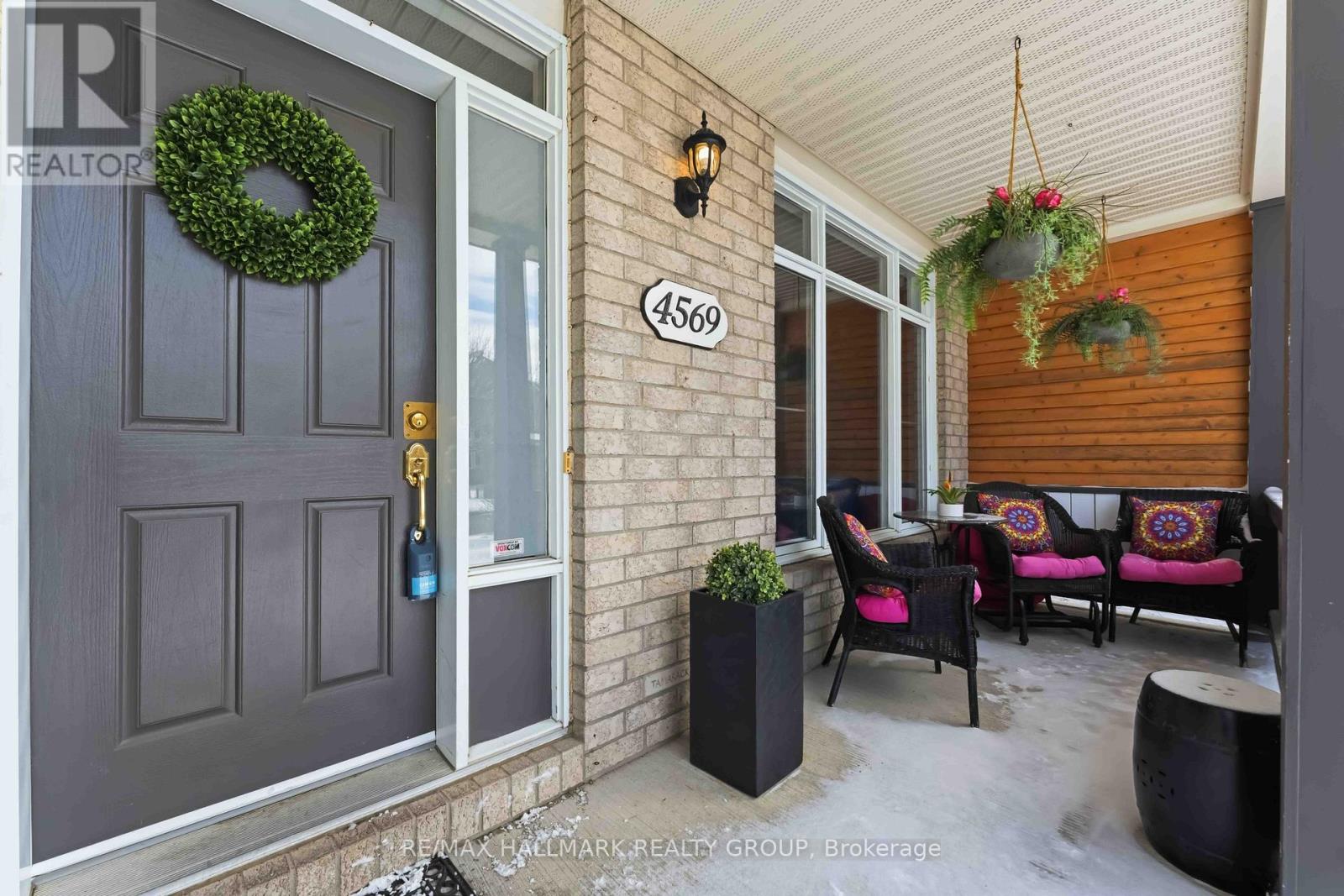 4569 Sugar Maple Drive, Ottawa, Ontario  K1V 1R7 - Photo 2 - X12974844