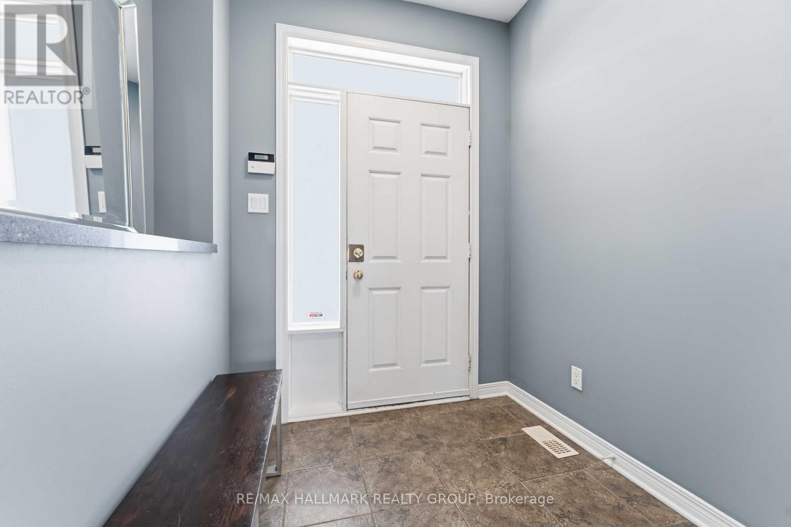 4569 Sugar Maple Drive, Ottawa, Ontario  K1V 1R7 - Photo 4 - X12974844