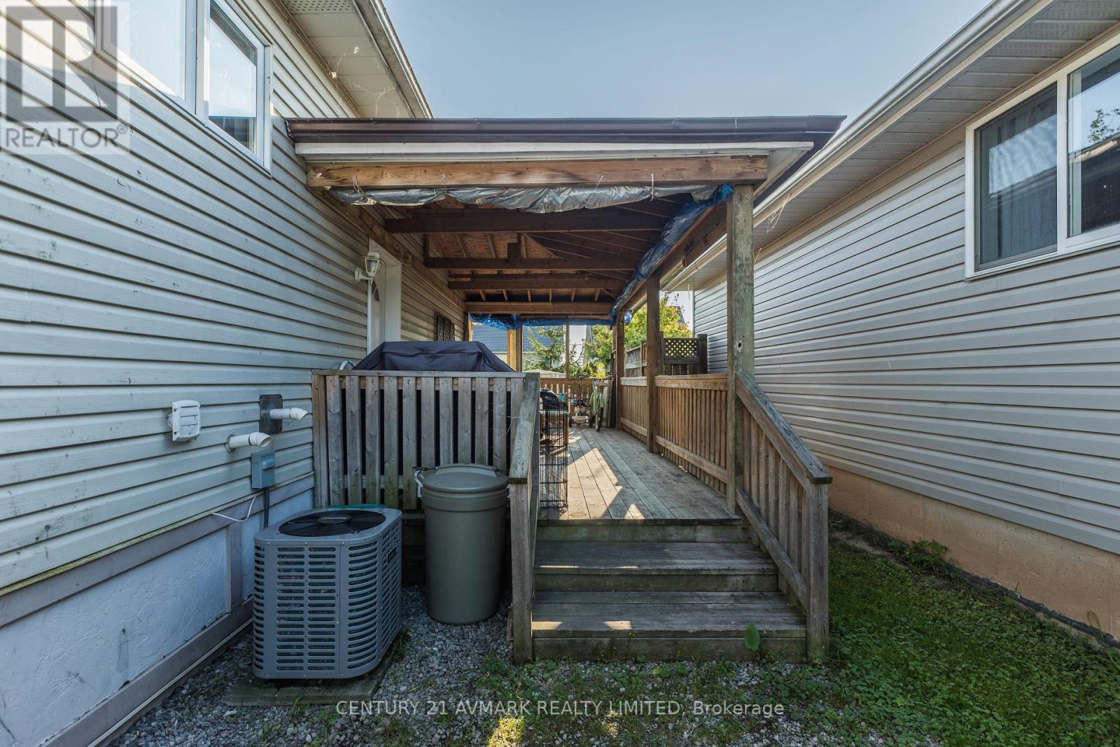 29 Lillian Street, Fort Erie, Ontario  L2A 5M1 - Photo 3 - X12974822