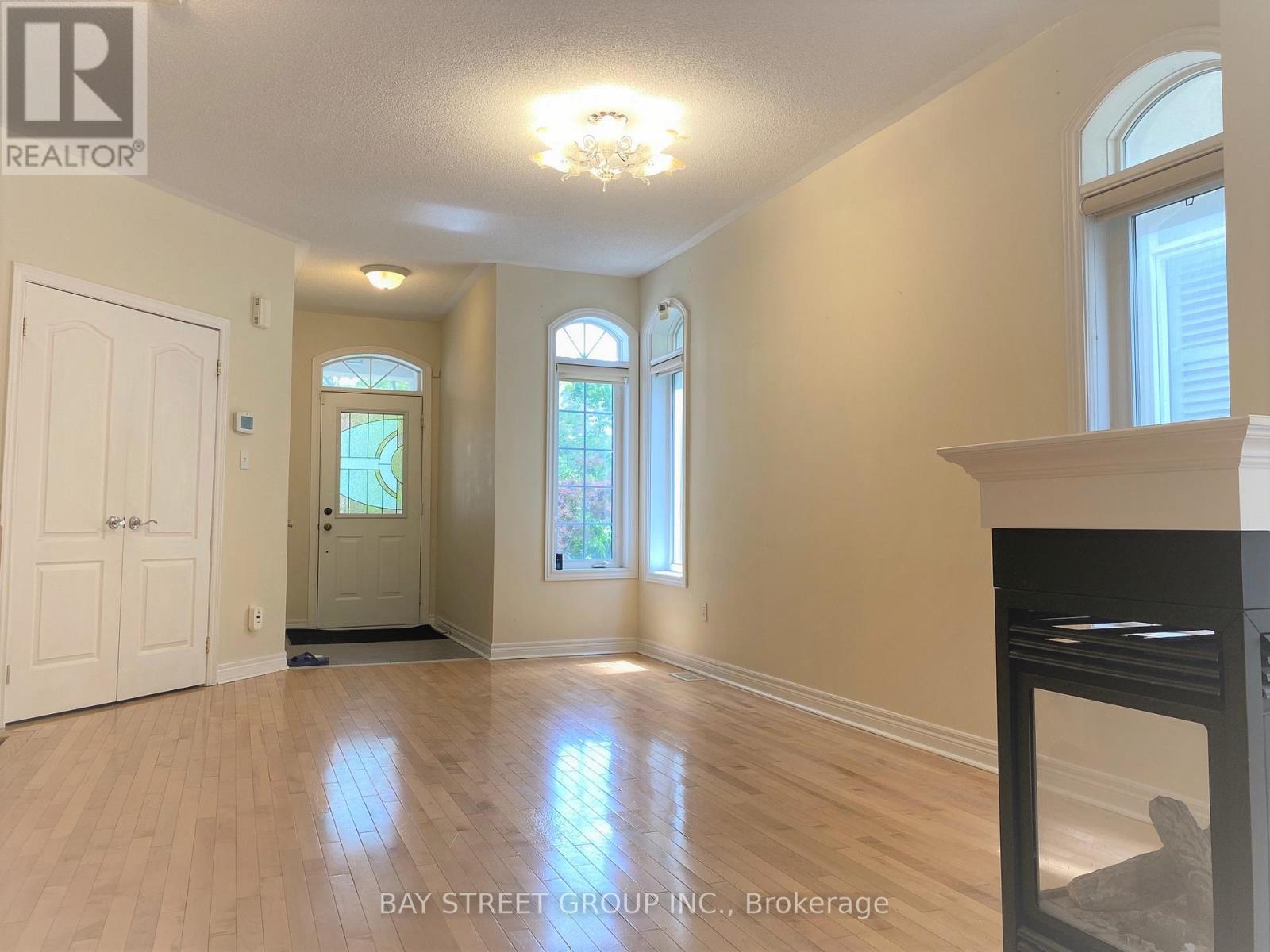 46 Romance Drive, Richmond Hill, Ontario  L4S 2R7 - Photo 4 - N12974812