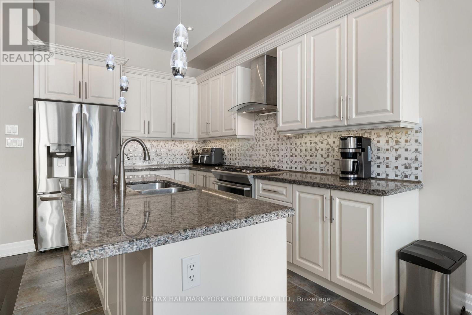 45 Robert Berry Crescent, King, Ontario  L7B 1L6 - Photo 13 - N12974816