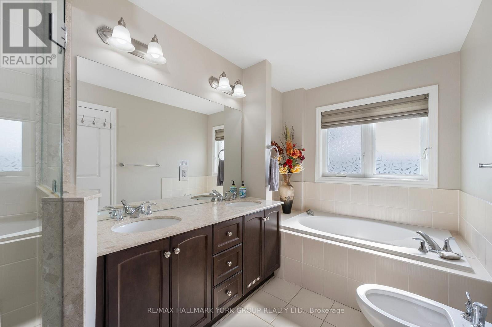 45 Robert Berry Crescent, King, Ontario  L7B 1L6 - Photo 31 - N12974816