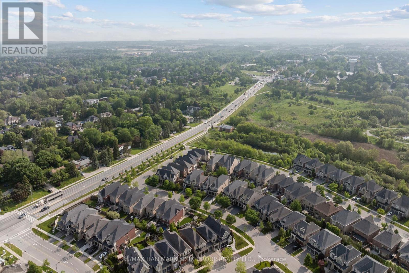 45 Robert Berry Crescent, King, Ontario  L7B 1L6 - Photo 5 - N12974816