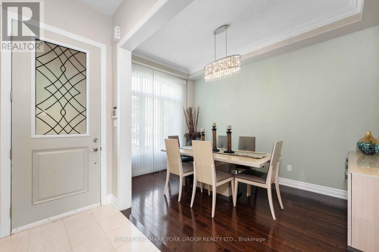 45 Robert Berry Crescent, King, Ontario  L7B 1L6 - Photo 8 - N12974816