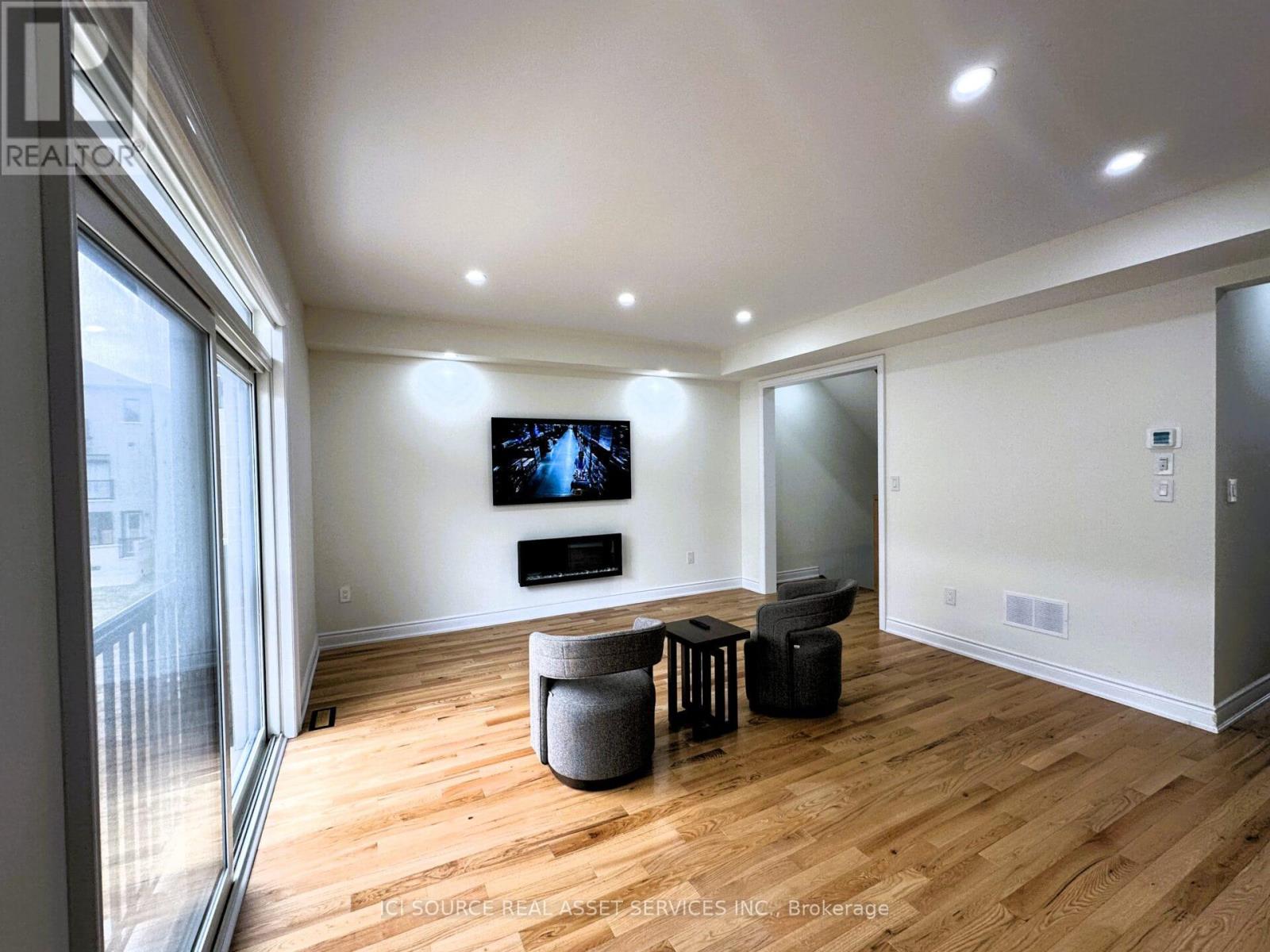 56 Tennant Circle, Vaughan (Vellore Village), Ontario  L4H 5L5 - Photo 12 - N12974868