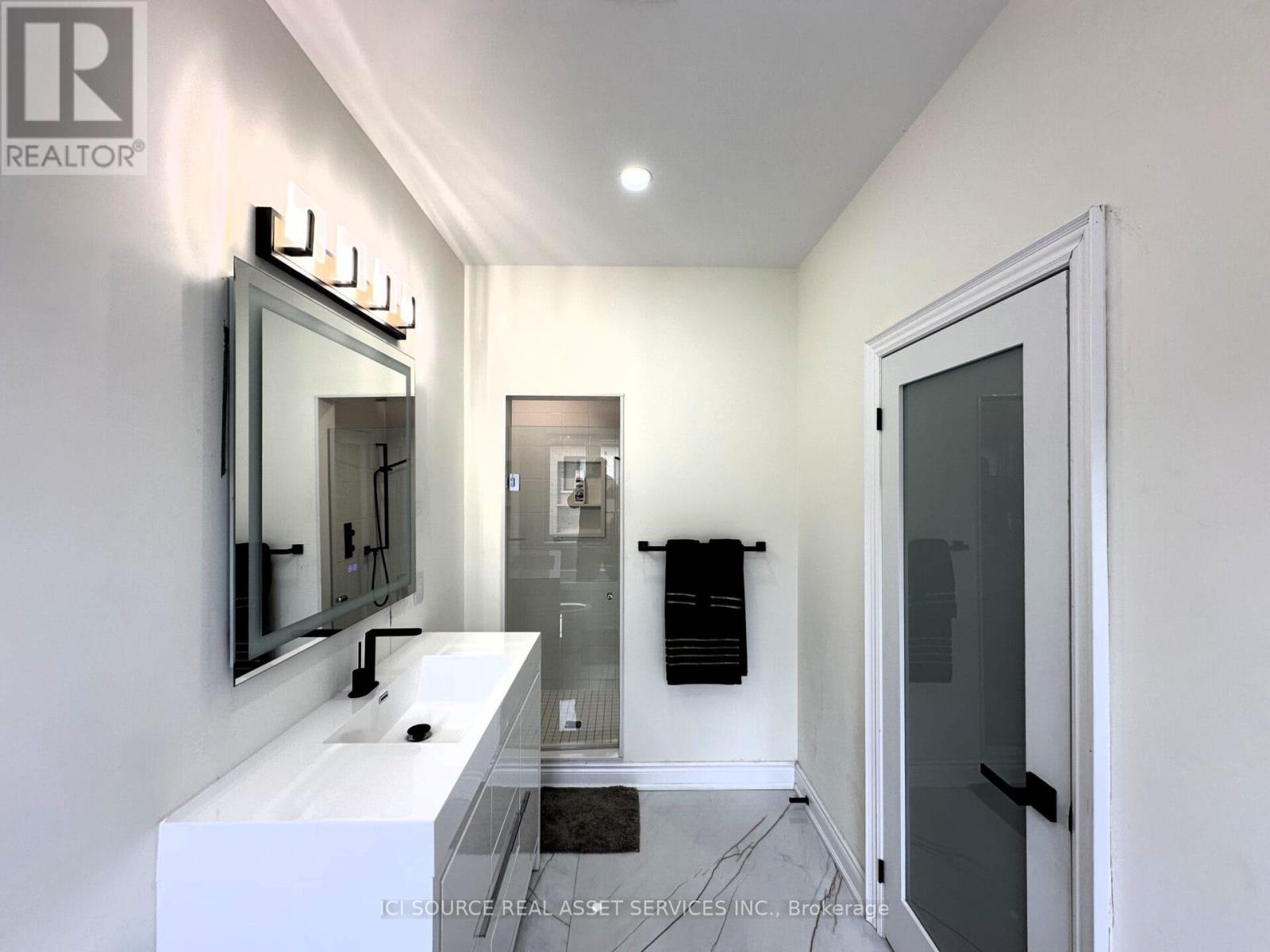 56 Tennant Circle, Vaughan (Vellore Village), Ontario  L4H 5L5 - Photo 20 - N12974868