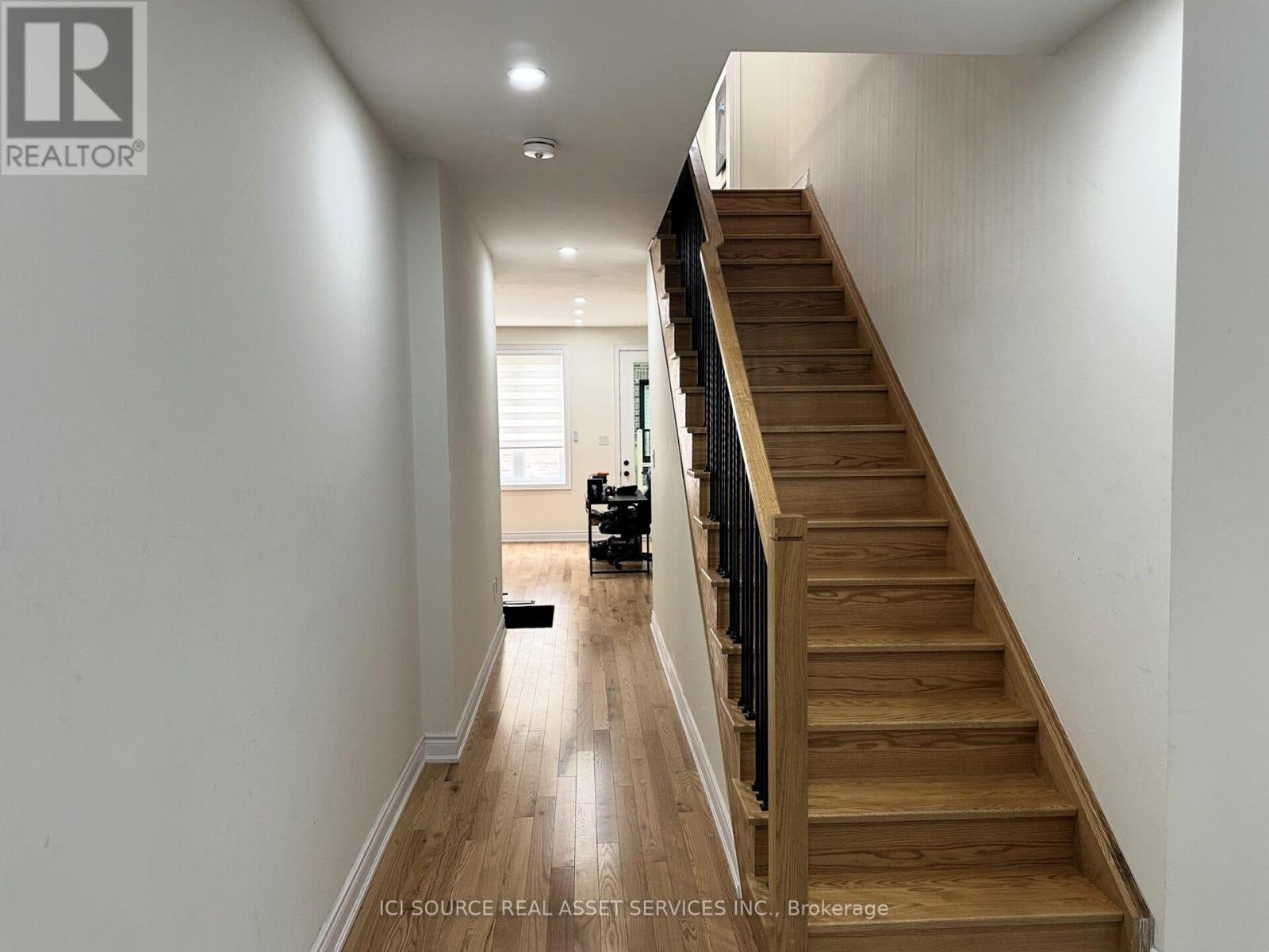 56 Tennant Circle, Vaughan (Vellore Village), Ontario  L4H 5L5 - Photo 4 - N12974868