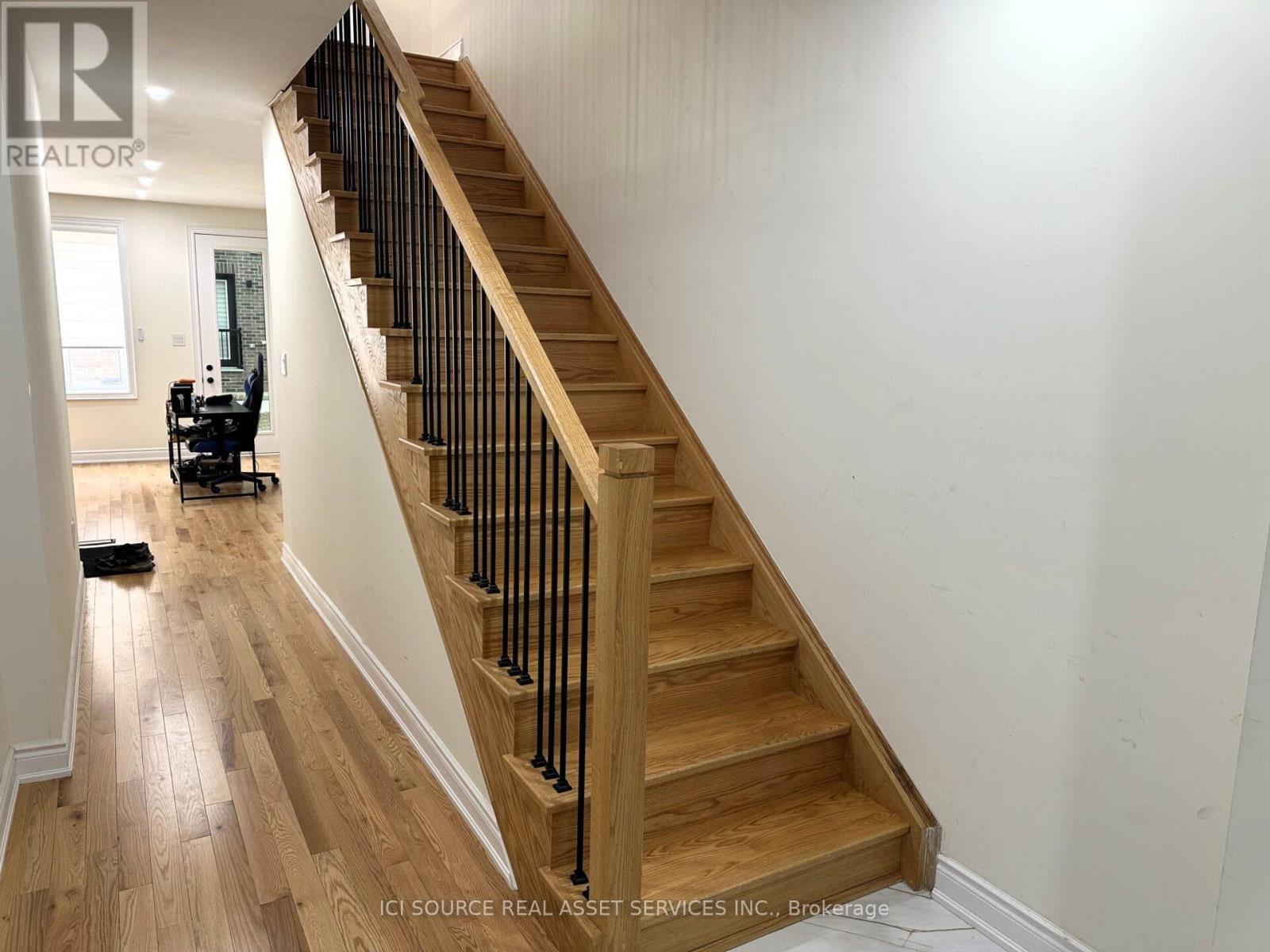 56 Tennant Circle, Vaughan (Vellore Village), Ontario  L4H 5L5 - Photo 6 - N12974868