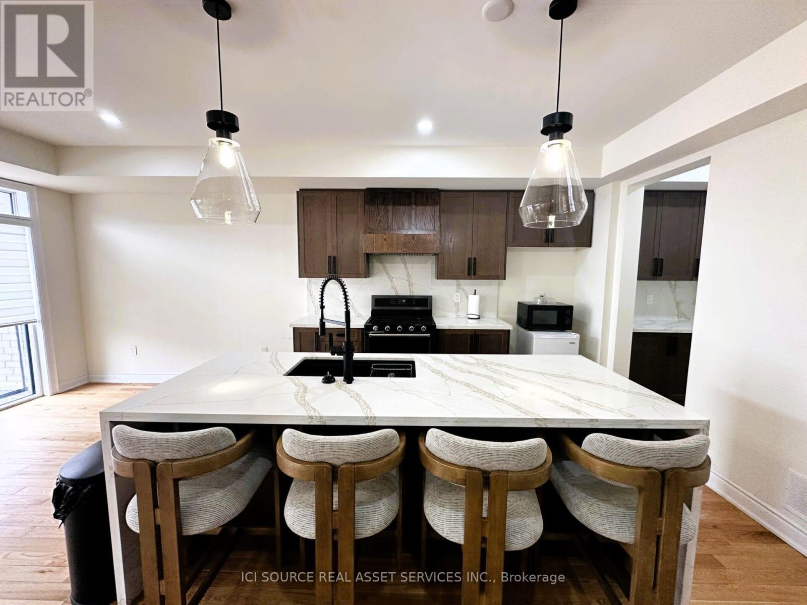 56 Tennant Circle, Vaughan (Vellore Village), Ontario  L4H 5L5 - Photo 7 - N12974868