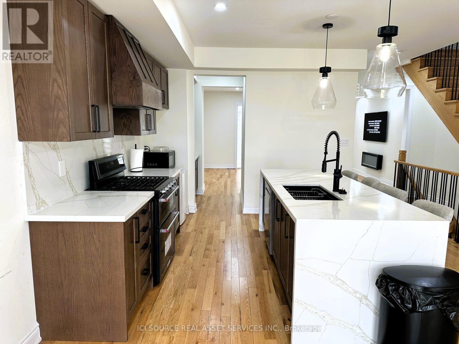 56 Tennant Circle, Vaughan (Vellore Village), Ontario  L4H 5L5 - Photo 8 - N12974868