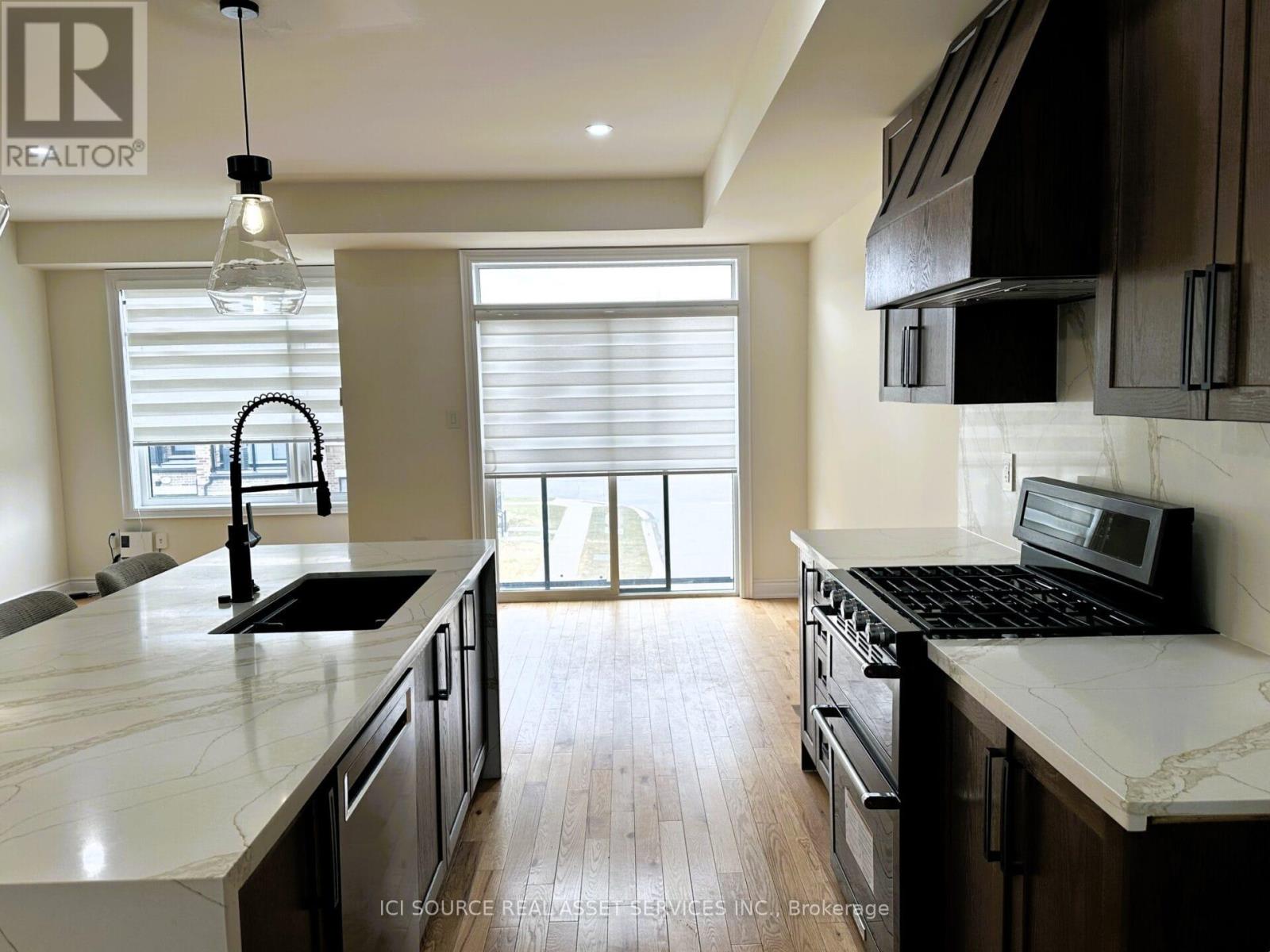 56 Tennant Circle, Vaughan (Vellore Village), Ontario  L4H 5L5 - Photo 9 - N12974868