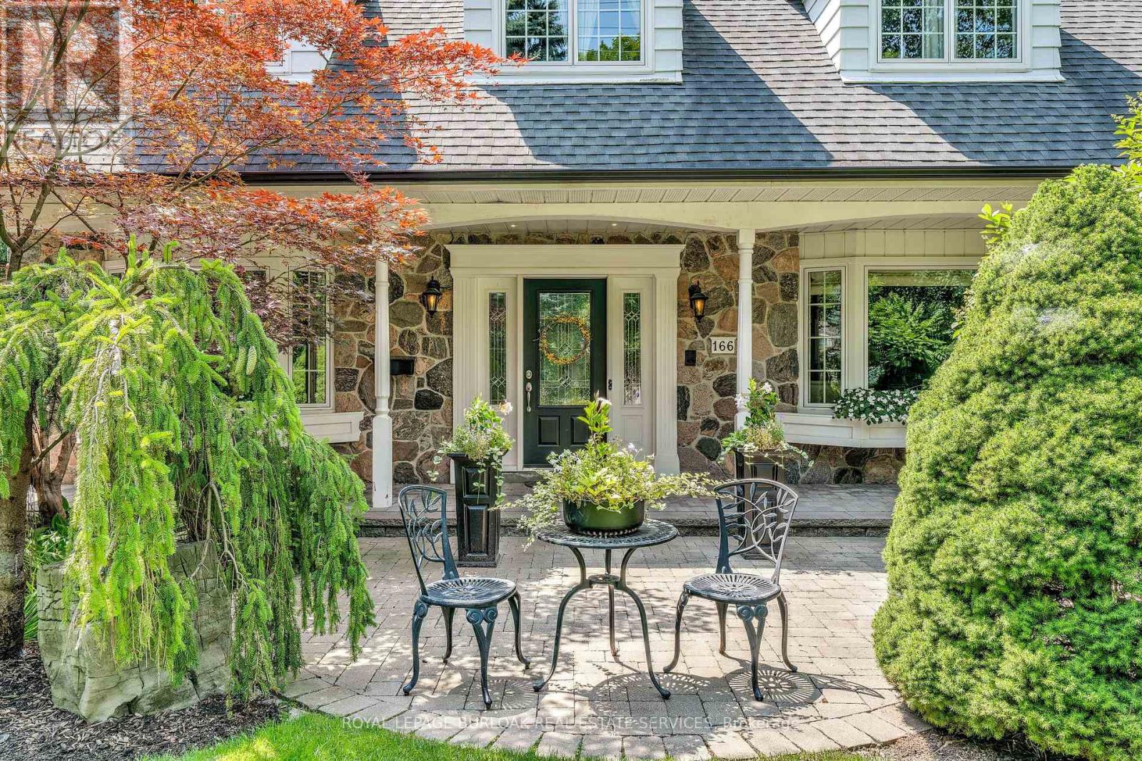 166 Maple Grove Drive, Oakville, Ontario  L6J 4V1 - Photo 3 - W12974820