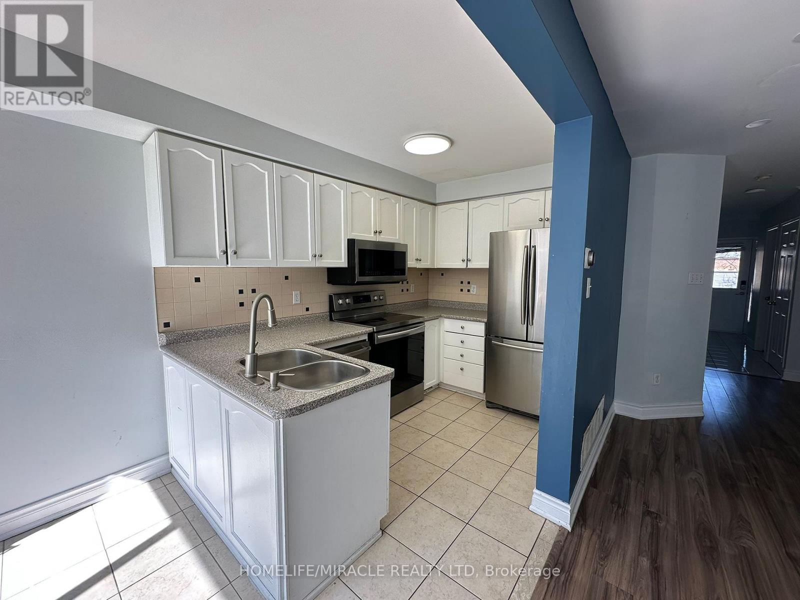 3918 Zenith Court, Mississauga, Ontario  L5N 7H7 - Photo 10 - W12886282