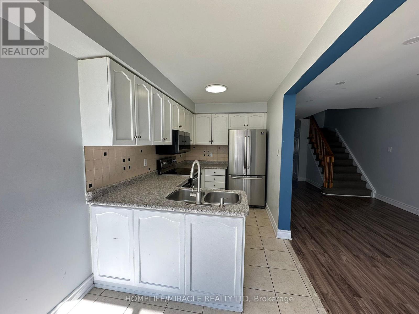 3918 Zenith Court, Mississauga, Ontario  L5N 7H7 - Photo 11 - W12886282